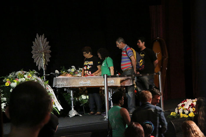  Familiares e amigos se despedem de Elke Maravilha no Rio