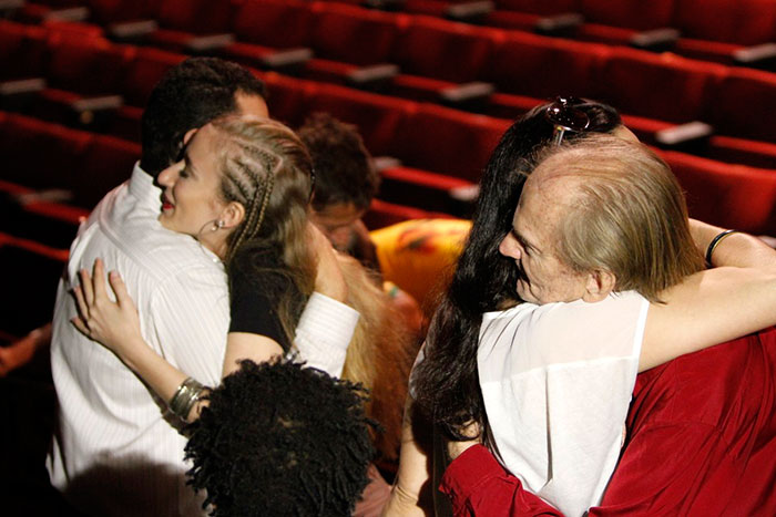 Familiares e amigos se despedem de Elke Maravilha no Rio