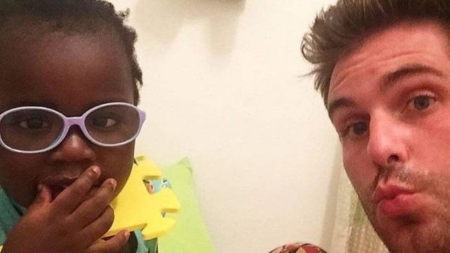  Titio coruja! Thiago Gagliasso tem 'dia do doce' com Titi