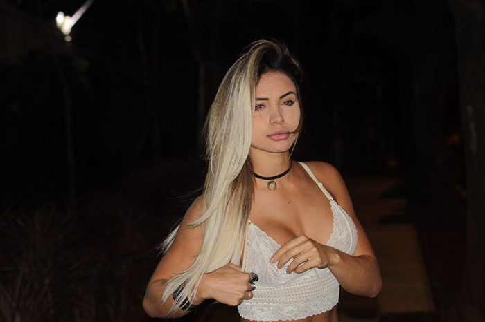  Aline Mineiro se inspira em Kardashian e posa de lingerie