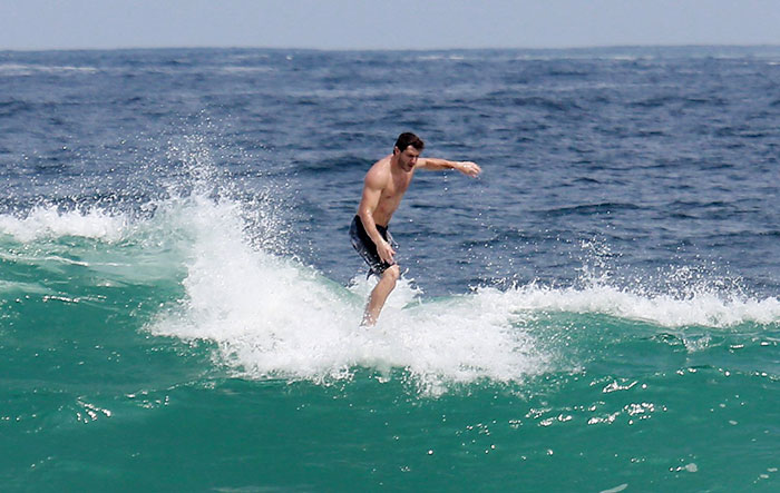 Nas águas da Barra da Tijuca, zona oeste do Rio de Janeiro, o ator mostrou que também possui talento para o surfe