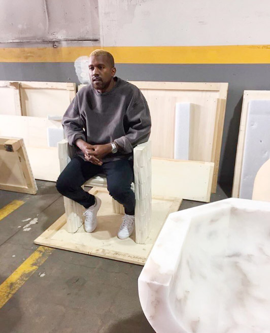 Kanye West aparece pela primeira vez após internação