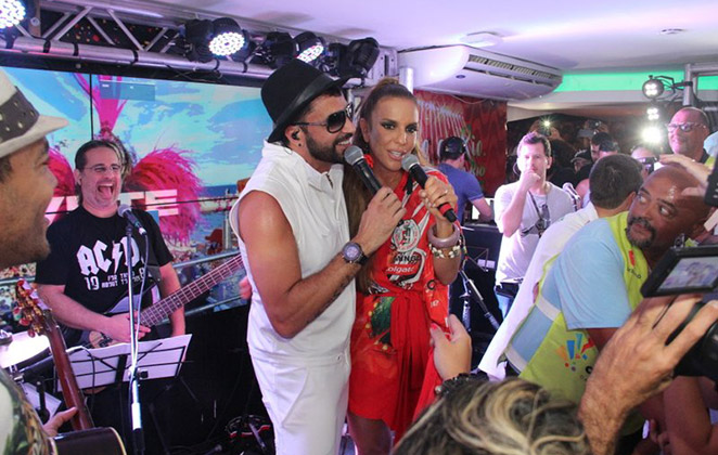 Após brilhar na avenida, Ivete Sangalo canta com Latino