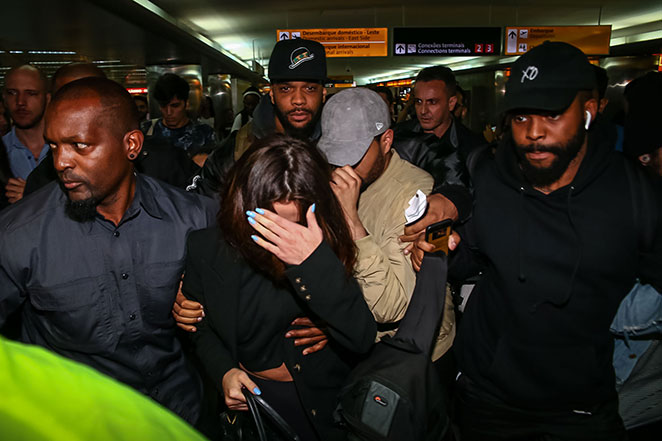 Selena Gomez e The Weeknd chegam no Brasil para o Lolla