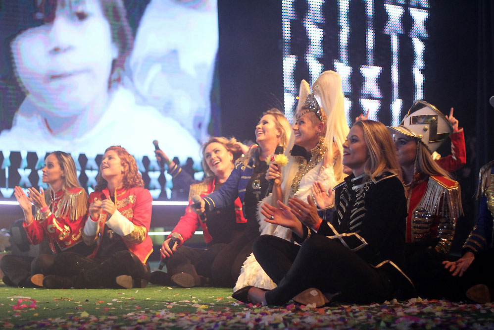 Xuxa Meneghel ganha surpresa em show no Rio de Janeiro