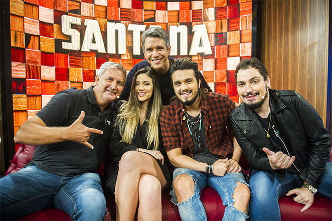  Camila Queiróz e Luan Santana cantam juntos no Tamanho Família