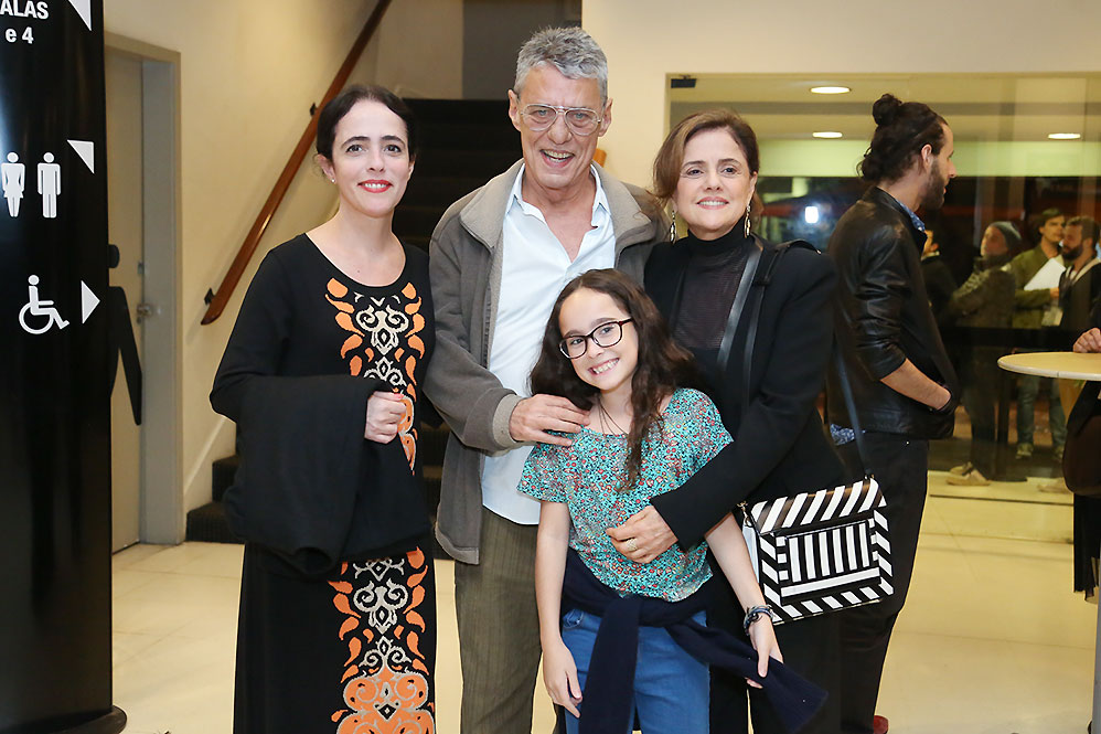 Sílvia Buarque com os pais, Chico Buarque e Marieta Severo, e a filha, Irene