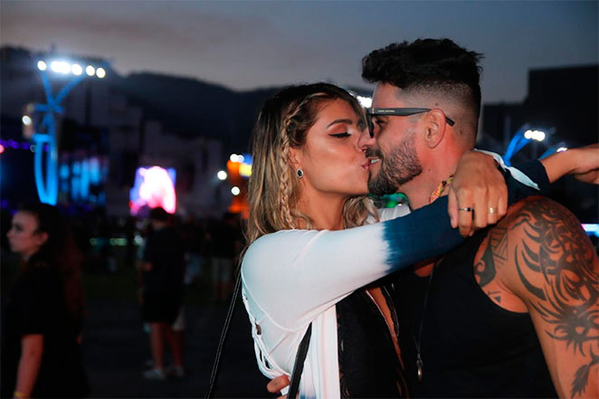 Ex-BBBs Diego Grossi e Fran beijam muito no Rock in Rio