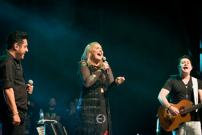 Katia Aveiro canta com Bruno & Marrone em Lisboa