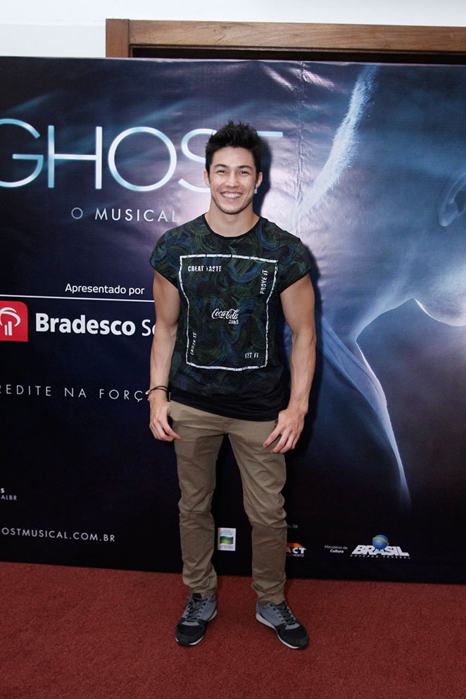 Sessão especial de Ghost reúne famosos no Rio de Janeiro