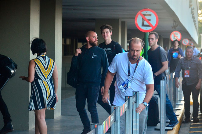 Shawn Mendes deixa o Brasil e viaja rumo ao México