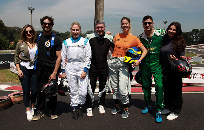 Rubens Barrichello participa de evento de Kart