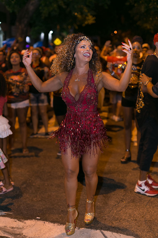 Carnaval 2018: Viviane Araújo muda novamente o look