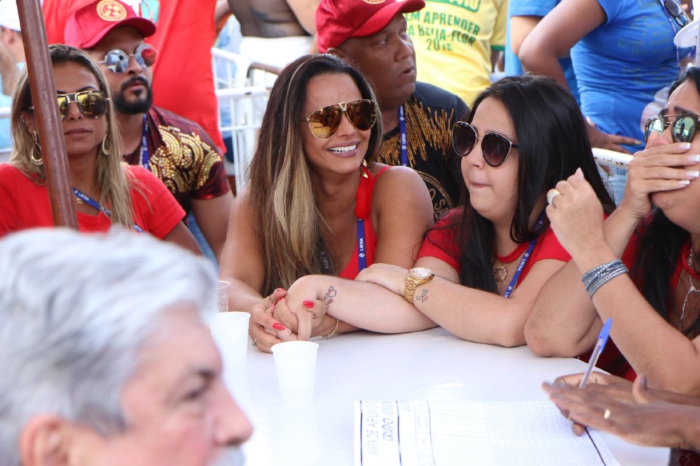 Celebridades acompanharam a apuração das notas do Carnaval do Rio de Janeiro