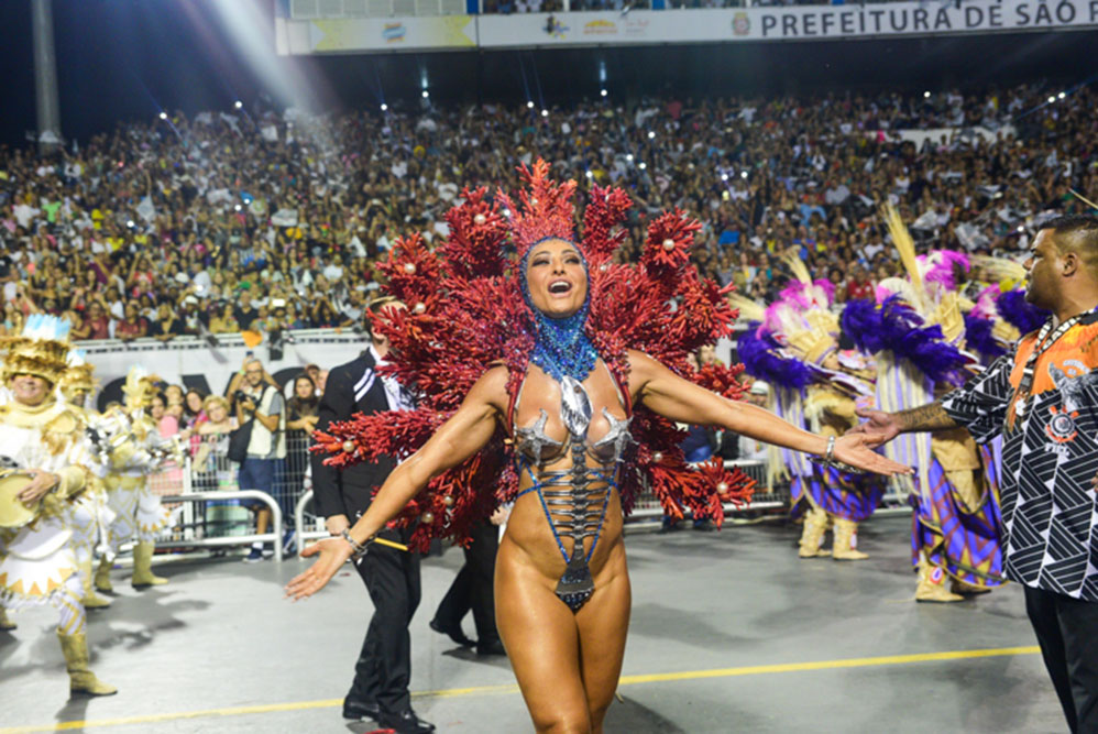 Sabrina Sato arrasa na sensualidade em Desfile da Gaviões