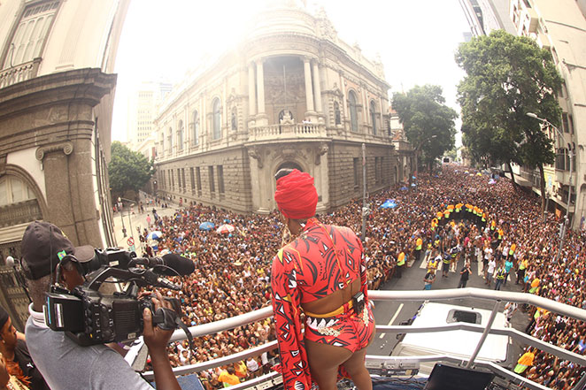 Ludmilla estreia no Carnaval de rua carioca