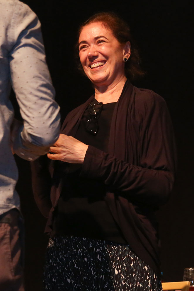 Lilia Cabral lota teatro em noite de solidariedade