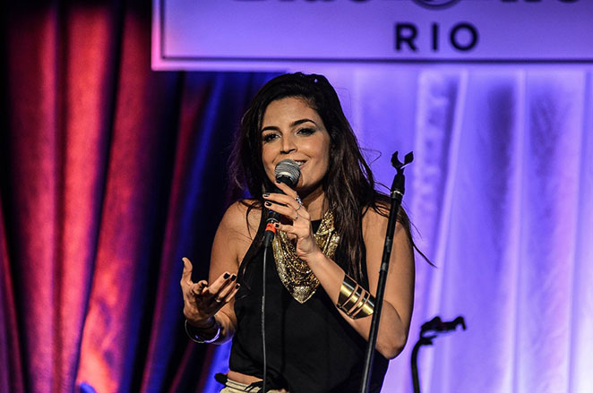 Emanuelle Araújo apresenta show de disco solo no Rio
