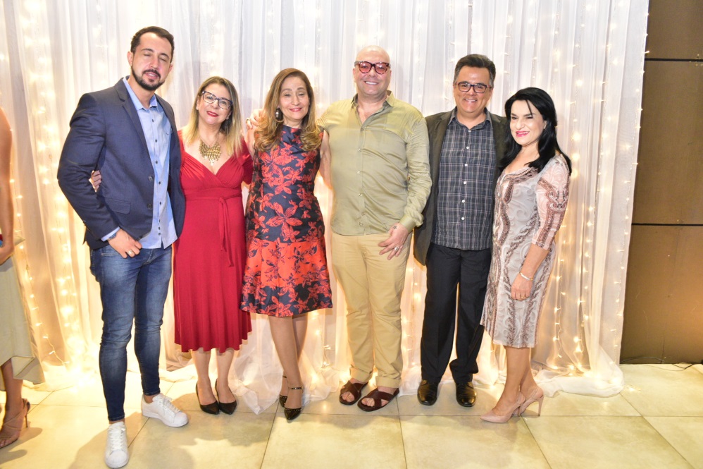 Casamento de Felipeh Campos reúne famosos