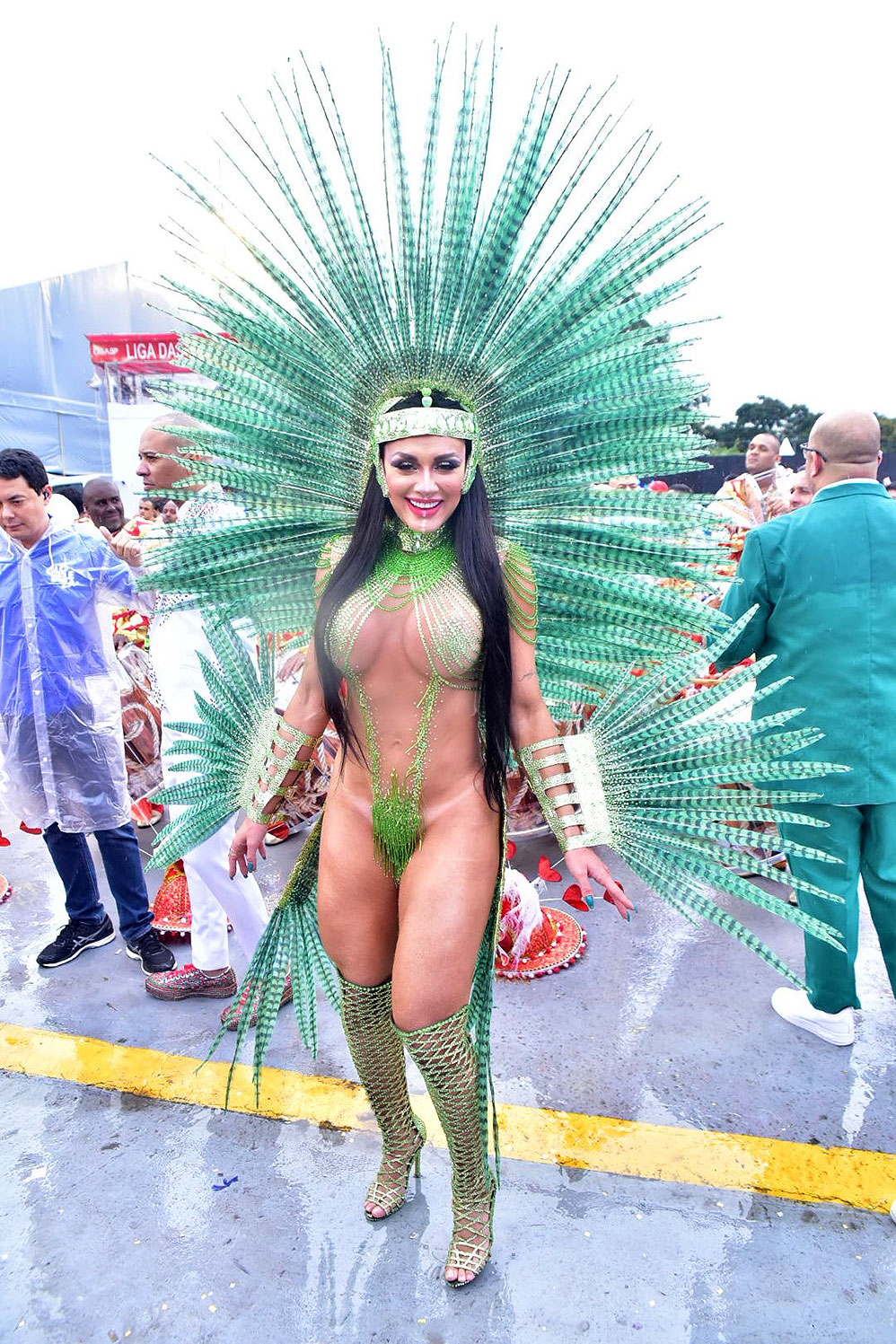 Carnaval 2020: Juju Salimeni desfila com fantasia de arrasar pela X-9 Paulistana