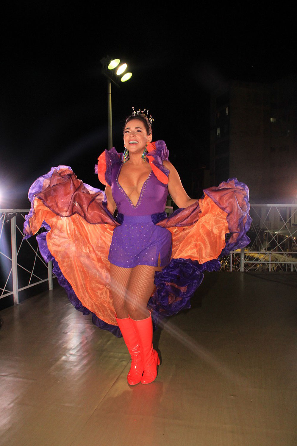 Daniela Mercury animou a folia em Salvador, Bahia