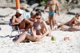 <strong>Reflexiva, Luana Piovani curte praia no Rio de Janeiro</strong> - Ag News