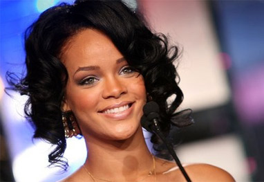 Rihanna doa US$ 100 mil  para vítimas do tufão nas Filipinas - Getty Images
