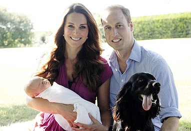 Divulgada a primeira foto oficial de George, o bebê real - Grosby Group