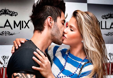 Gusttavo Lima sapeca beijaço na amada e se declara - Reprodução/Instagram