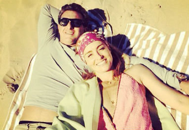 Angélica e Luciano Huck curtem praia em clima de romance - Reprodução/Instagram