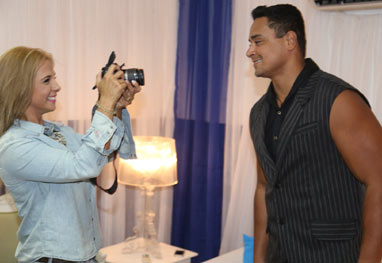 Carla Perez tieta Xanddy em ensaio do Harmonia do Samba - Fred Pontes/Divulgação