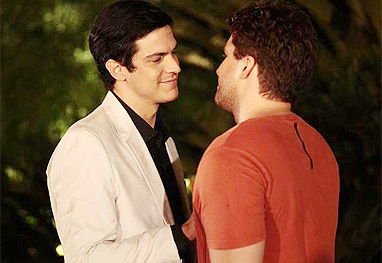 Após acontecer no BBB, novela da Globo também pode ter beijo gay  - Amor à Vida/TV Globo
