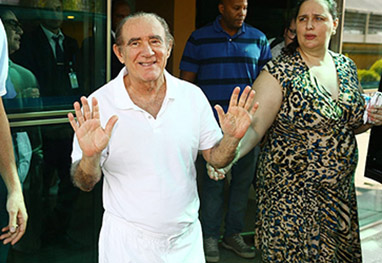 Renato Aragão volta ao hospital com infecção urinária - AgNews