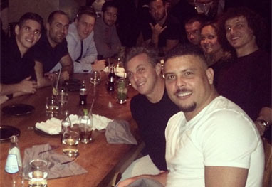 Em Londres, Luciano Huck vai a jantar com Ronaldo e mais jogadores da Seleção - Reprodução/Instagram