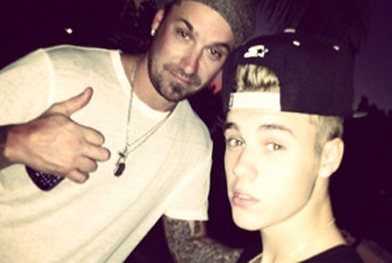 Pai de Justin Bieber é acusado de agredir fã do cantor - Reprodução