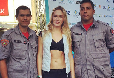 Fiorella Mattheis posa com bombeiros depois de corrida no Mato Grosso do Sul - Reprodução/Instagram