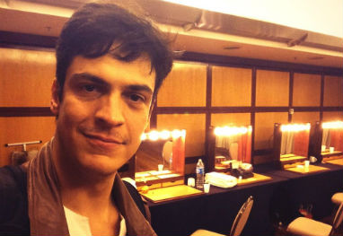 Mateus Solano escreve peça sobre selfie e destaca: ‘O mais importante é a exposição’ - Reprodução/Twitter