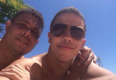 Ronaldo e Ronald posam juntos para selfie: ‘My brother’