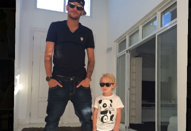 Cheio de estilo, Neymar posa com Davi Lucca - Reprodução/Instagram