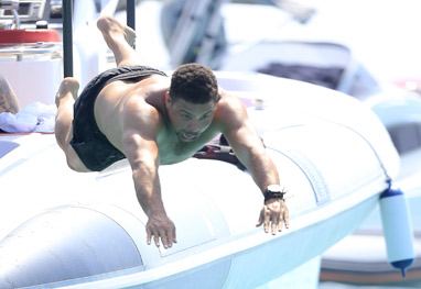 Ronaldo mergulha no mar de Ibiza - Grosby Group