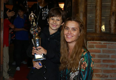 Carolina Dieckmann recebe Angélica e mais famosos no aniversário do caçula - AgNews