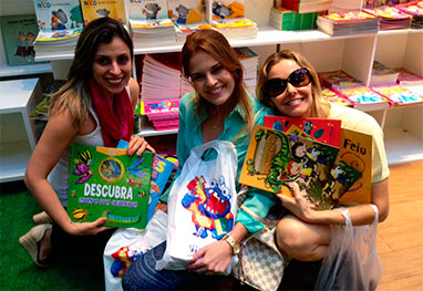 Bianca Rinaldi, Raquel Nunes e Juliana Lucci prestigiam feira de livros no Rio - GMP Assessoria/Divulgação