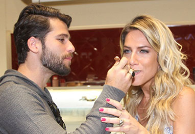 Bruno Gagliasso dá sorvete na boca de Giovanna Ewbank: 'Meu pecado' - AgNews e  Manuela Scarpa/Photo Rio News