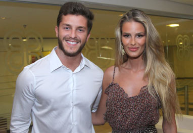 Yasmin Brunet e Klebber Toledo arrasam em desfile - AgNews
