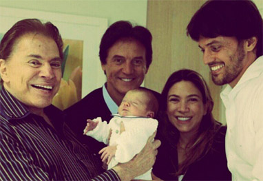 Em reunião de família, Silvio Santos posa com Patrícia Abravanel e o netinho mais novo - Reprodução/Instagram