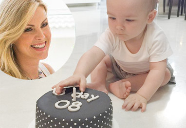 Alexandre Junior, filho de Ana Hickmann, completa 8 meses e ganha bolo - Reprodução/Instagram