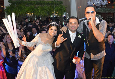 Latino agita festa de casamento de Xand, do Aviões do Forró - AgNews