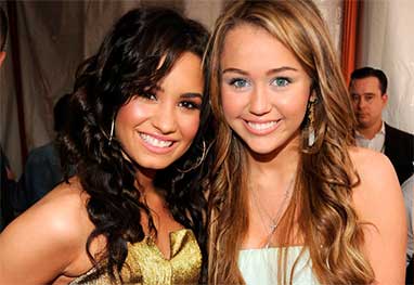 Sem mais nada em comum, Demi Lovato afirma que ela e Miley Cyrus não são mais amigas - Getty Images