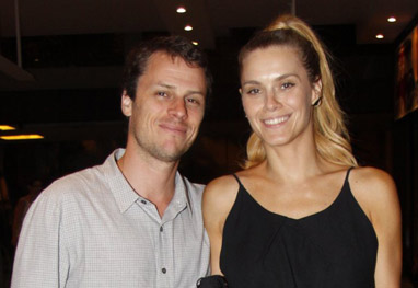 Carolina Dieckmann está 'de saco cheio' da distância do marido - Ag.News