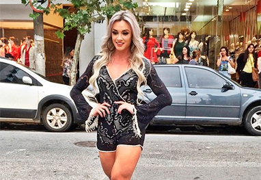 Juju Salimeni para rua e esbanja alegria para ensaio fotográfico - Reprodução/Instagram